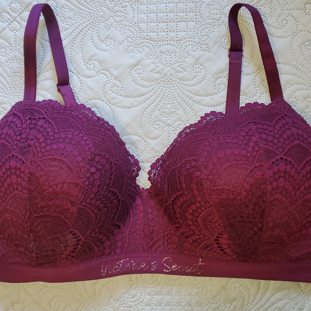 Victoria's Secret Wireless Lace Bra